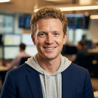 Ryan Brooks, præsenteret som chefhandelsanalytiker ved Blank Modningsdom, vist i profilbillede